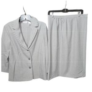 Alfred Dunner 2 Piece Skirt Suit Set Silver Gray NWT Size 10